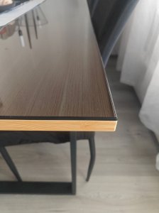 Kuuden hengen ruokailuryhmä