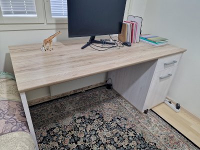 Iso Kirjoituspöytä