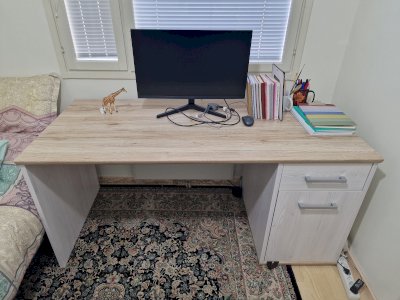 Iso Kirjoituspöytä