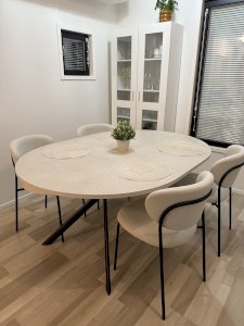 Calligaris Cozy ruokaryhmä. Pyöreä pöytä 120cm jatkettava